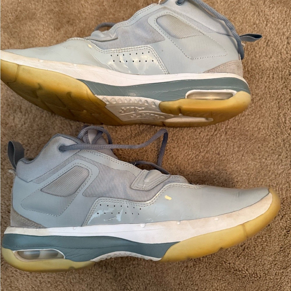 Jordan Stay Loyal 3 Wolf Grey